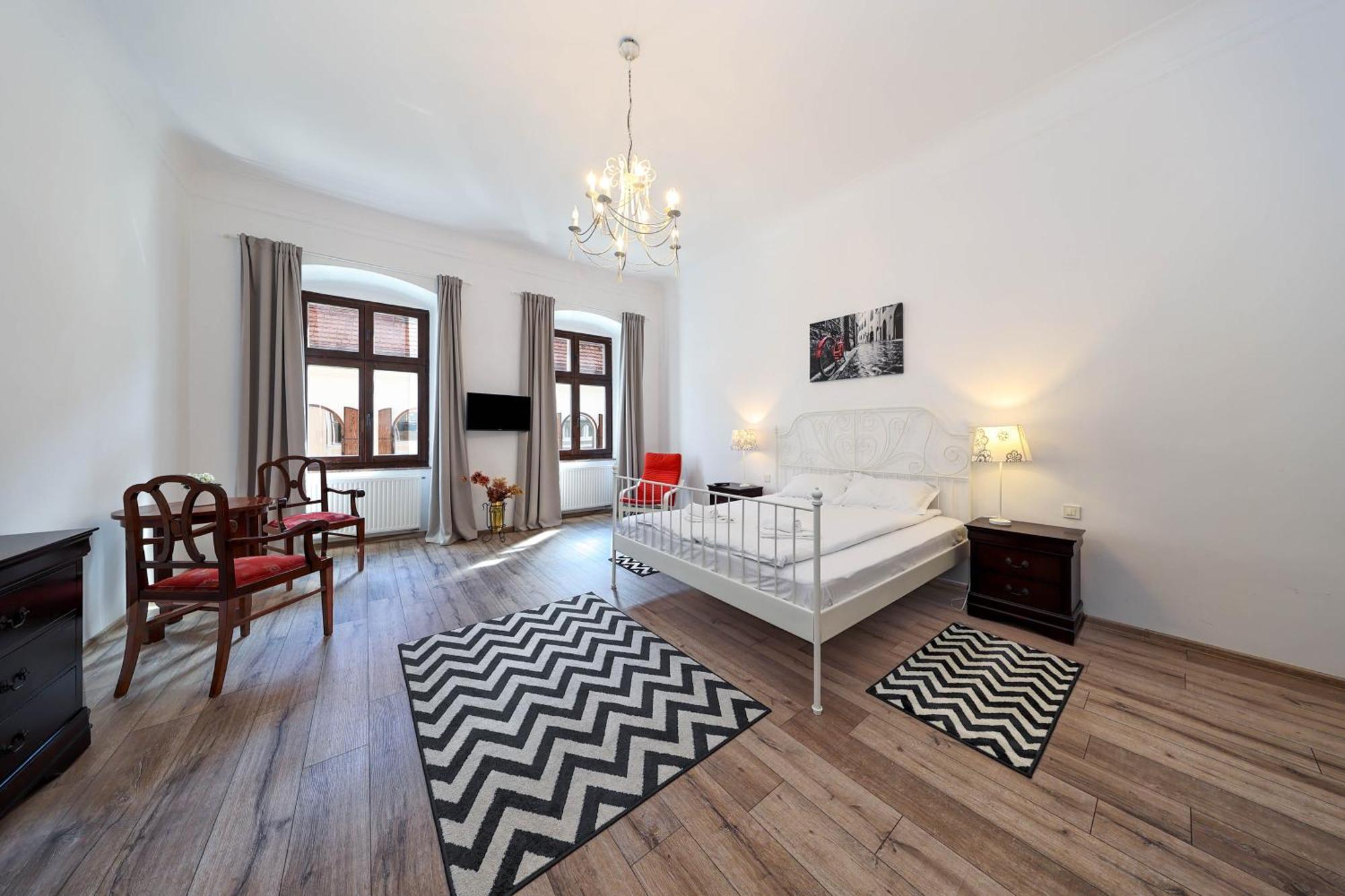 Hirscher Apartments Braşov Extérieur photo